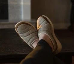 Slip-Ons|Slippers><noscript><img width=