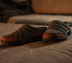 Slip-Ons|Slippers><noscript><img width=