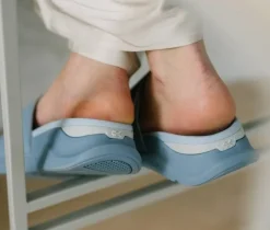 Slip-Ons|Sandals><noscript><img width=